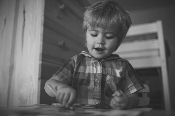 Çocukluk ve mutluluk, öğrenme. — Stok fotoğraf