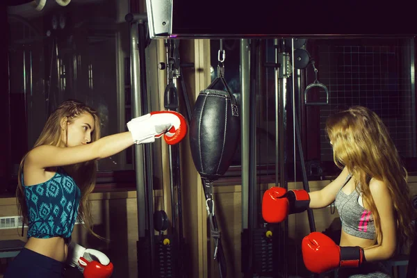 Two pretty girls boxers punching — Stock Photo, Image