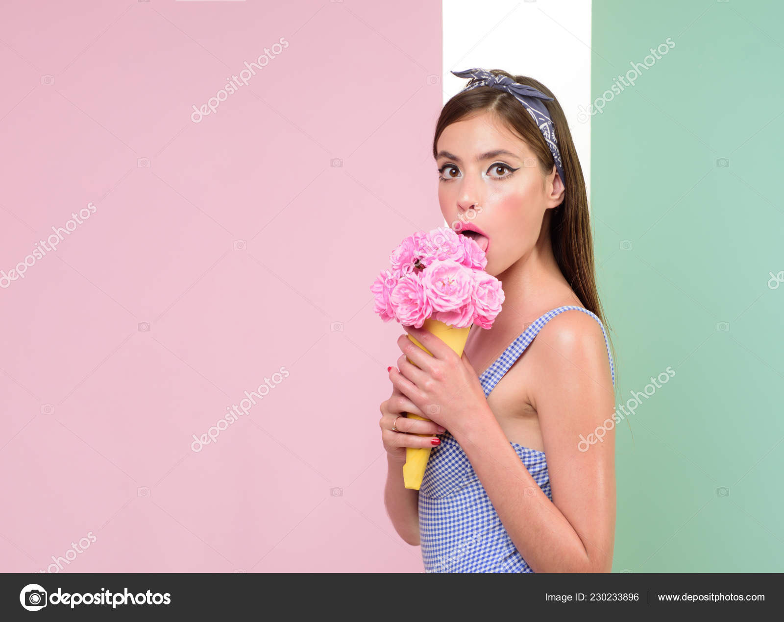 Pinup girl with fashion hair. pin up woman with trendy makeup. flower bouquet. Florist. Summer. retro woman eating ice cream from flowers. pretty girl in vintage style, copy space. Spring time Stock Pinup girl with fashion hair. pin up woman with trendy makeup. flower bouquet. Florist. Summer. retro woman eating ice cream from flowers. pretty girl in vintage style, copy space. Spring time Stock