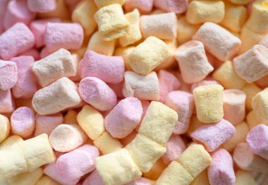 Süngerimsi ve şekerli. Renkli mini lokum arka plan veya doku. Tatlı lezzet ile hatmi sufle. Lokum tarifi şeker ve jelatin ile. Tatlı aperatifler. Sağlıksız abur cubur