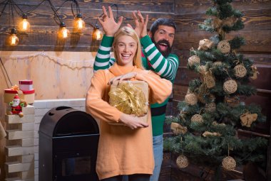 Mutlu Noeller ve mutlu yeni yıl. Noel afiş, Noel çok az. Noel ağacı.