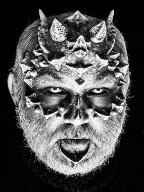 Yabancı veya sürüngen makyaj