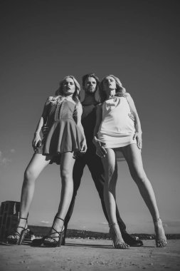 Romantizm ve aşk üçgeni.