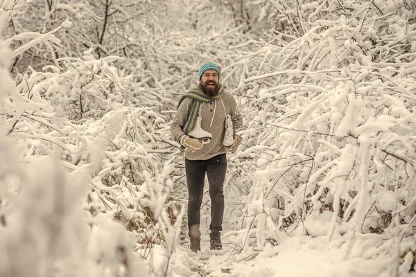 Man in thermische jas, baard warm in de winter. — Stockfoto