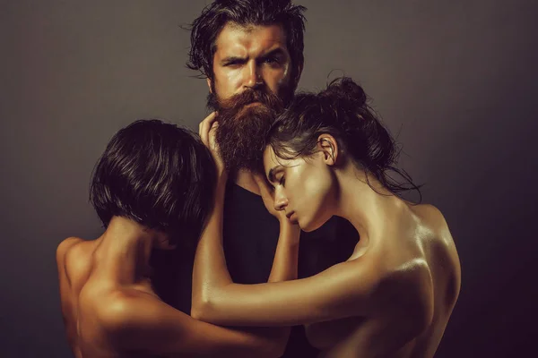 Bearded man and naked women — Stock Photo, Image