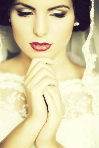 Schöne sinnliche Braut — Stockfoto