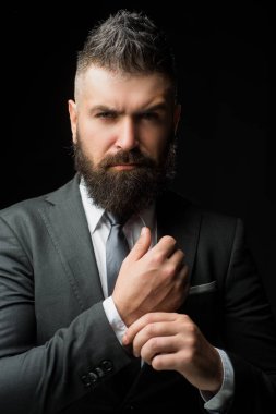 İş yapmaya hazırım. İş adamı finans analizi yapar. Finans piyasası analisti çalışıyor. Güç adamı ve iş adamı. Ciddi iş adamı..