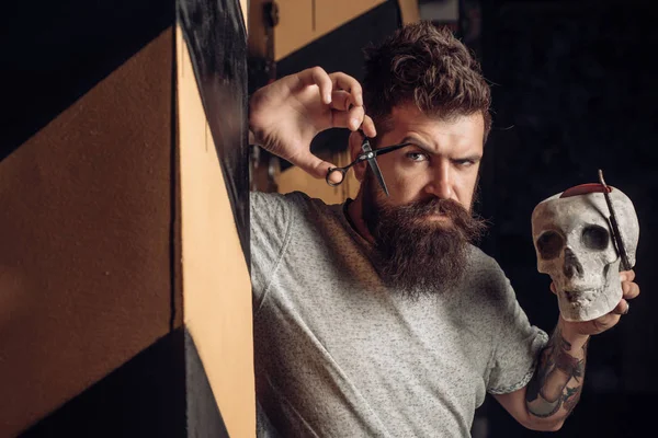 Vlasy salon a kadeřnictví vintage. Vosk na knír. Holičství. Barber shop nástroje na staré dřevěné pozadí s kopie prostoru. Trim. Balzám na vousy. Péče o vousy. — Stock fotografie