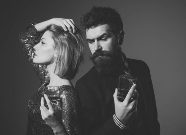 Kavga ve kavram kırdı. Arka arkaya iki stand