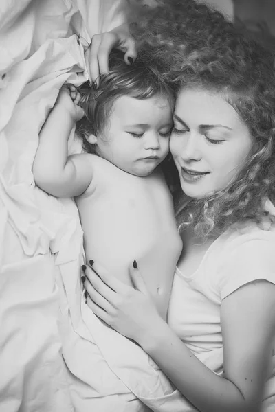 Mother with sleeping baby — Stock Photo, Image