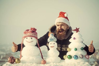 Santa claus kap içinde Yaşasın vererek hipster eller
