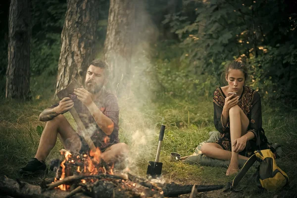 Menina ou mulher usam telefone celular — Fotografia de Stock