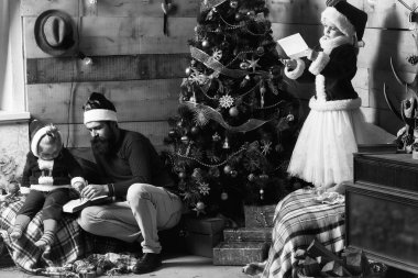 Sakallı Noel Baba ve çocuk