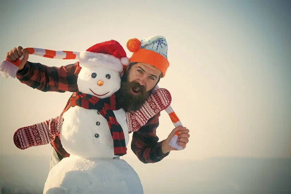 Papai Noel homem com boneco de neve no chapéu . — Fotografia de Stock