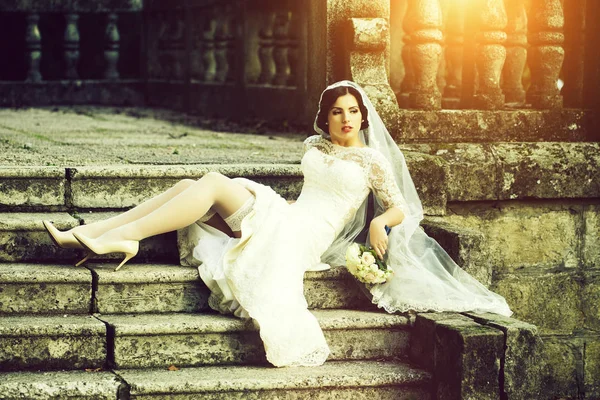 Bride sitting on stairs — Stock Photo, Image