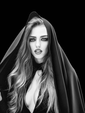 seksi genç kadın uzun saçlı