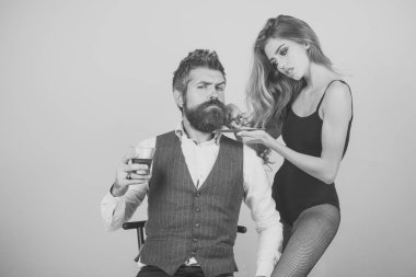 Kuaför, aşık Çift.