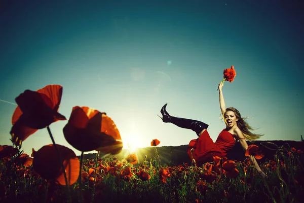 Pretty dancing girl in field of poppy seed — Stock Photo, Image