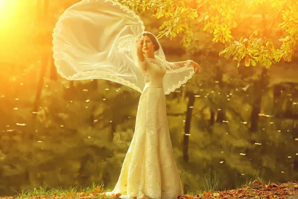 Bride outdoor in autumn — Stock Photo, Image