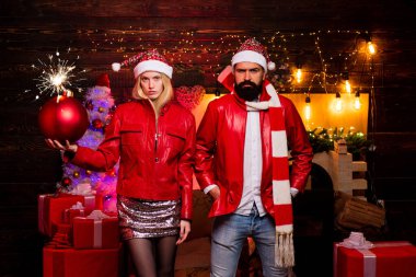 Noel bomba. Yaratıcı patlama. Şehvetli kaç eve Noel atmosferi içinde. En büyük aşk hikayeleri. Kış tatili ve mutlu insanlar kavramı. Hot Ünlüler, seksi kadınlar.