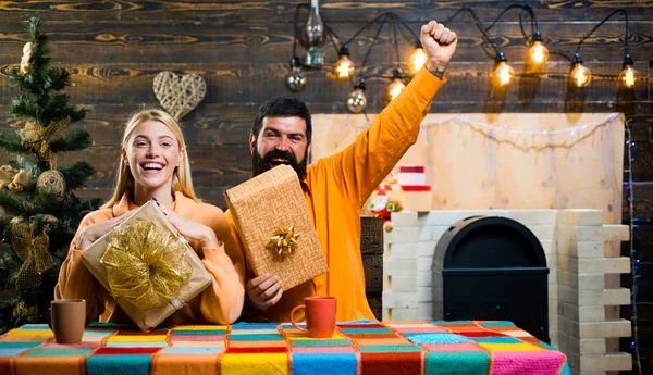 Noel partisi. Neşeli Noel ve mutlu yeni yıl. Noel çift. Noel elbiseler. Seviyorum. Aile Noel'i mutlu.