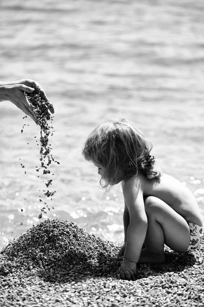 Sevimli erkek çocuk.