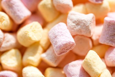 Şeker şekerleme. Tatlı lezzet ile hatmi sufle. Renkli mini lokum arka plan veya doku. Lokum tarifi şeker ve jelatin ile. Tatlı aperatifler. Sağlıksız abur cubur