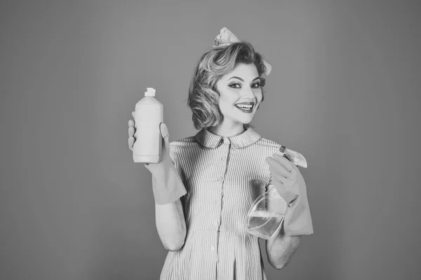 Opruimen, schoonmaken van de diensten, vrouw, geslacht. — Stockfoto