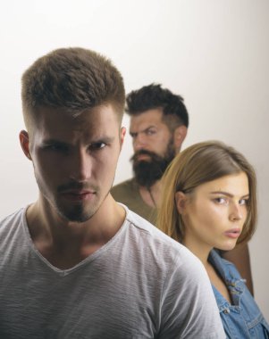 Aile psikolog terapisi. Kulüp sorunları olan kişiler için. Umuyor ve istiyor. depresyon ve intihar eğilimleri kız iki erkek. İnsan ilişkileri seviyorum. Çift ciddi adam