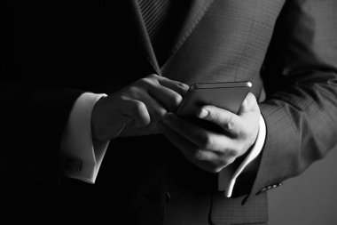 Smartphone kullanarak eller