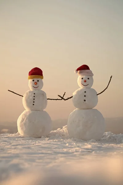 Χιονάνθρωπος ζευγάρι υπαίθριο. — Φωτογραφία Αρχείου