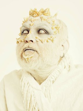 Dikenler suratına canavarı