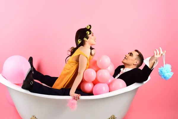 While grooming their hair. Beauty routine and personal hygiene. Couple in bath tub. Couple of mime man and sexy woman enjoy bathing. Bubble bath day. Hair grooming routine. Bathing hygiene habits — Stock Photo, Image