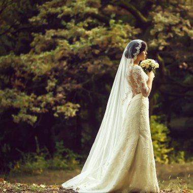 Ormandaki genç gelin