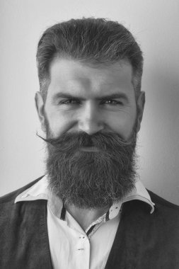 sakallı adam, acımasız beyaz hipster mutlu güler yüz ile