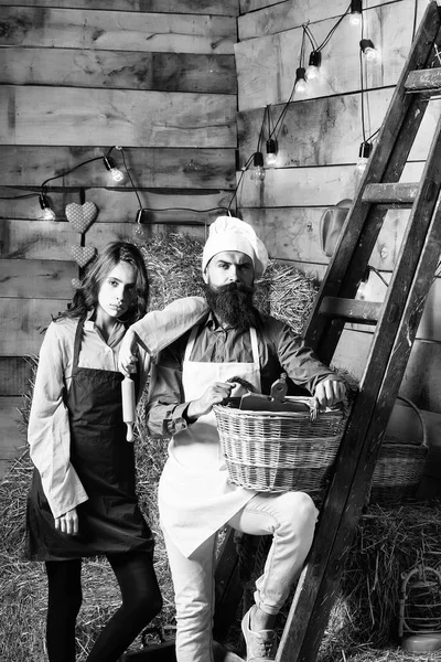 Şef aşçı ve kız cookee — Stok fotoğraf