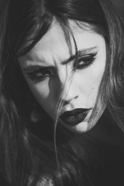 Güzellik ve moda kız. Kadın makyaj ve saç için Güzellik Salonu