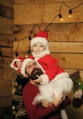 Noel mutlu bir çocuk ve babası.