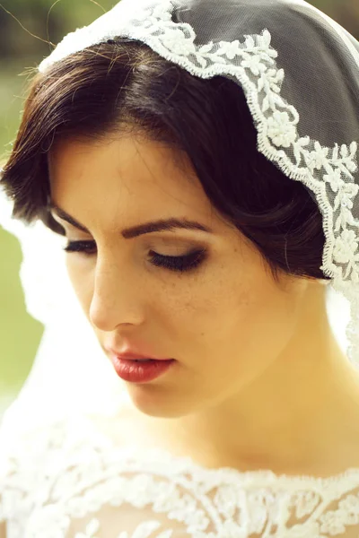 Pretty young bride — Stock Photo, Image