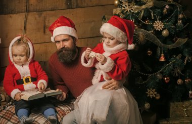 Yeni yıl küçük kız ve erkek, peri masalı.