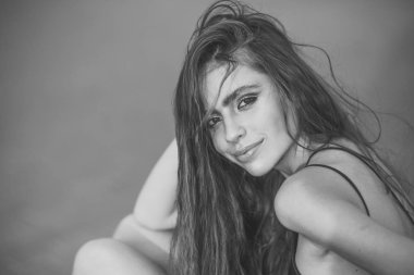 Güzel gülümseme ile makyaj modeli