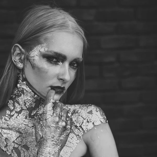 Mode Frau mit Kunst Make-up, kreative Körperkunst — Stockfoto