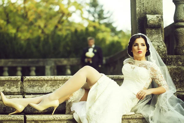 Bride sitting on stairs — Stock Photo, Image