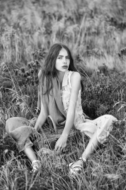 Sahada oldukça sevimli esmer