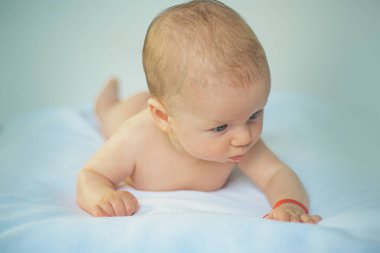 Yeni doğan bebek bakım merkezi. Yeni doğan bebek bakımı. Bizim mağaza hakkında ne oyundur. En iyi oyuncak mağazası. Aile ve çocuk bakımı. Küçük çocuk, küçük sıkıntılar