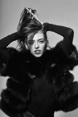 çok seksi kadın veya kürk uzun saçlı kız