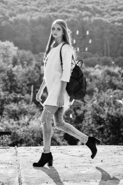 Güneşli güzel kız