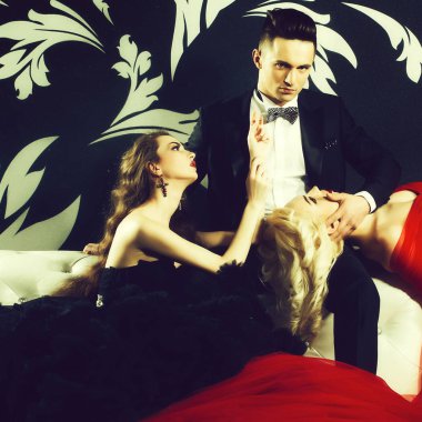 yakışıklı adam ve zarif kadın