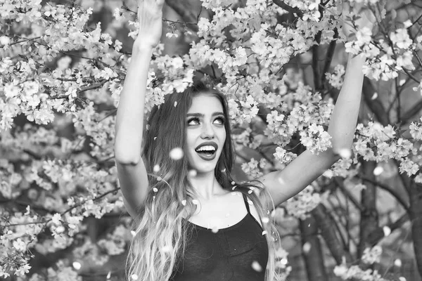 Happy young girl in bloom — Stock Photo, Image