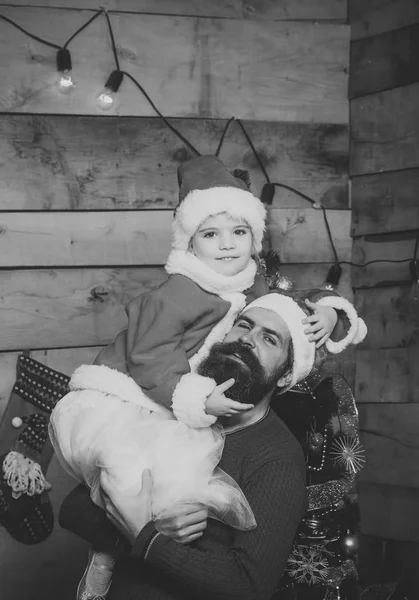 Noel mutlu bir çocuk ve babası.